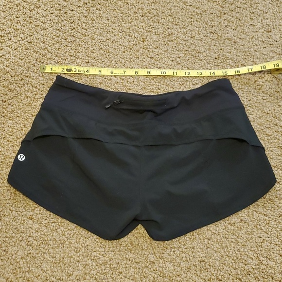 Lululemon speed up shorts size 6 - Picture 3 of 5